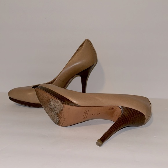 Coach Nude Leather Classic Pumps! - Picture 7 of 8
